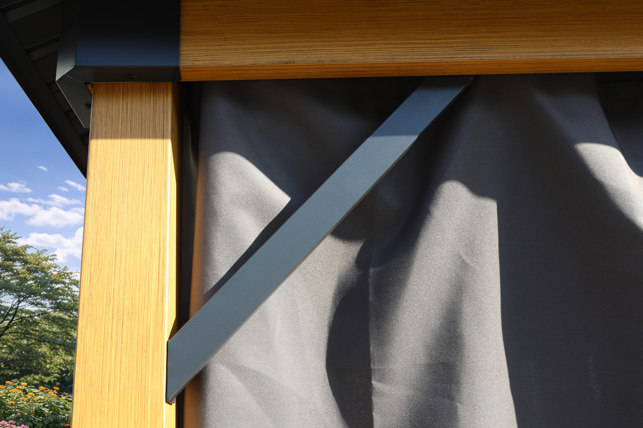 Steel roof 3×4 wood grey curtain close up