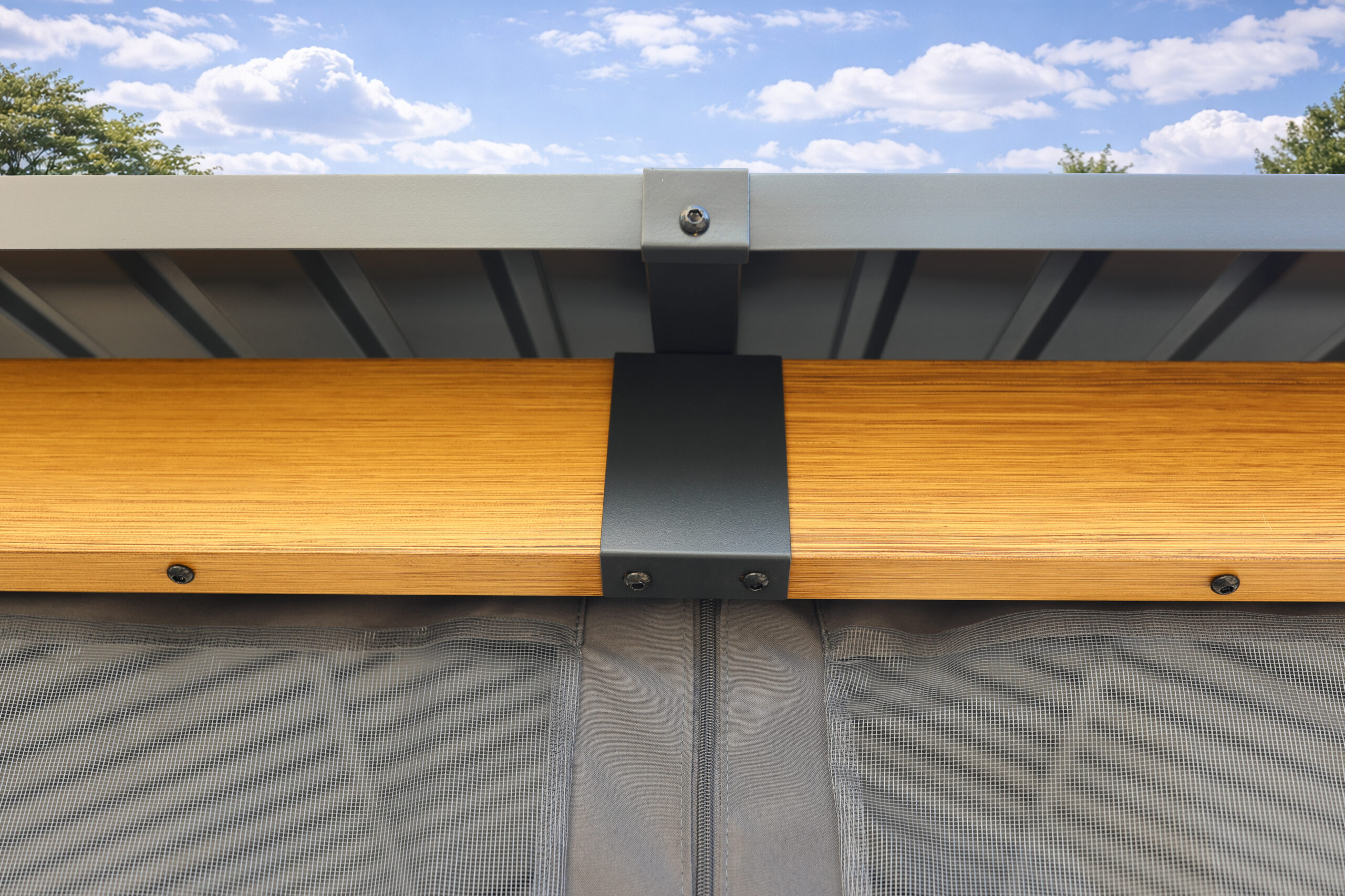 Steel roof 3×4 wood grey net center